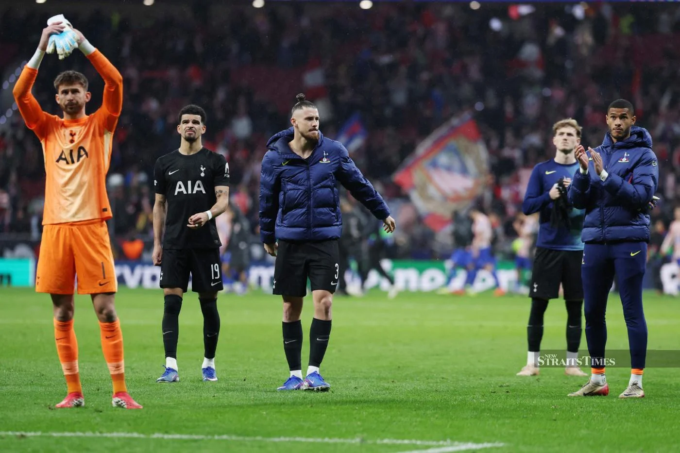 Tottenham seek survival boost, Arsenal eye decisive step in title race